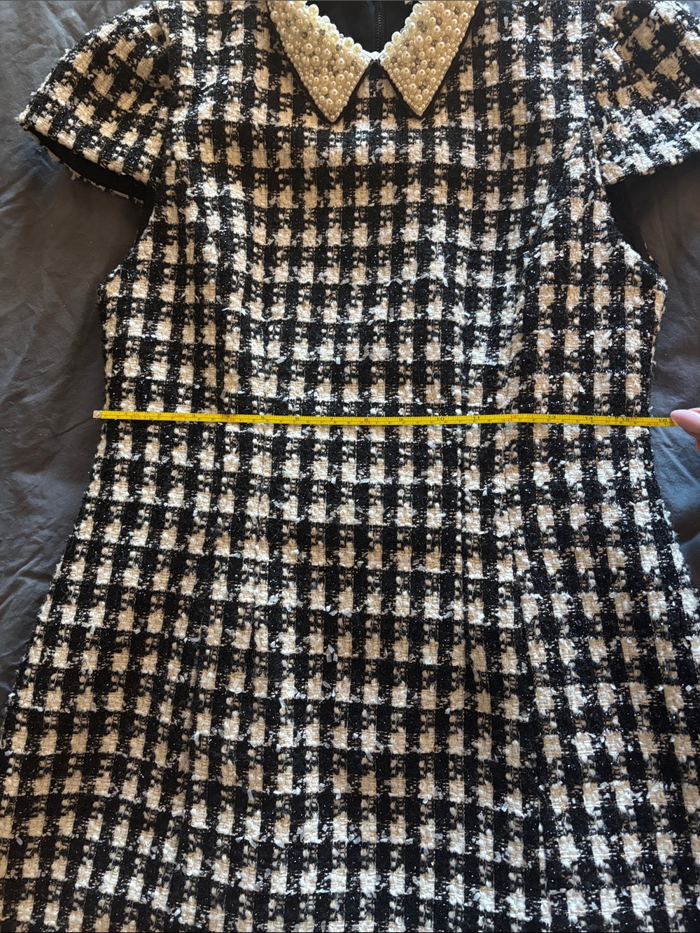 Alice + Olivia Black & Ivory Tweed dress with Pearl-Embellished Collar Sz 10 - Picture 7 of 10